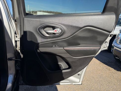 Used 2015 Jeep Cherokee Trailhawk w/ Comfort/Convenience Group image 26