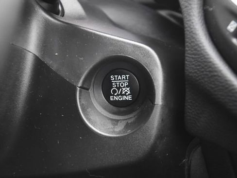 Used 2019 Jeep Compass Latitude image 29