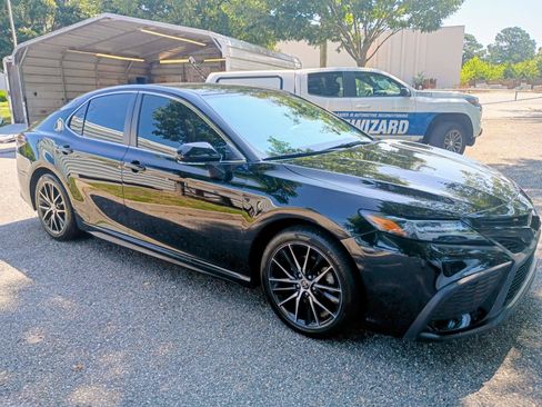 Used 2023 Toyota Camry SE w/ Convenience Package FWD image 3