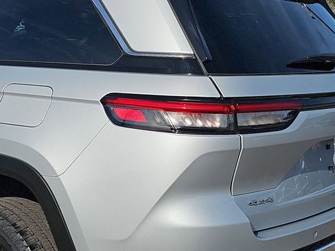 Used 2023 Jeep Grand Cherokee Laredo w/ Luxury Tech Group I image 36