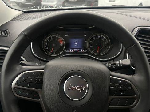 Used 2022 Jeep Cherokee Latitude Lux w/ Mopar Interior Package image 22