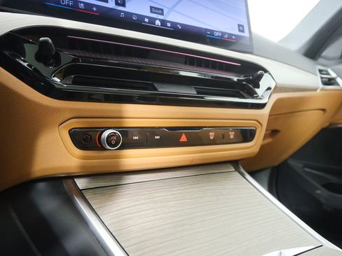 Certified 2025 BMW 330i Sedan image 27