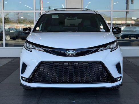 New 2026 Toyota Sienna XSE FWD image 4