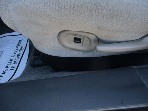 Used 2002 Oldsmobile Alero GL FWD image 25