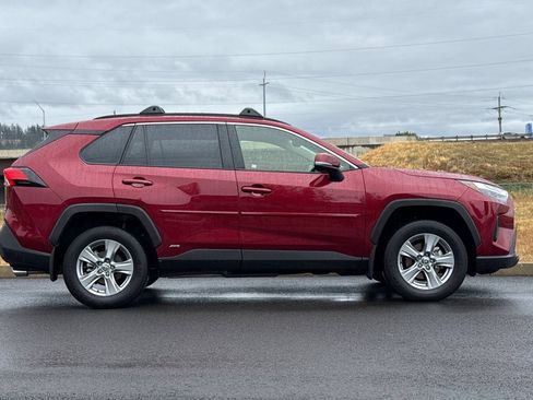 Used 2025 Toyota RAV4 LE AWD/4WD image 2