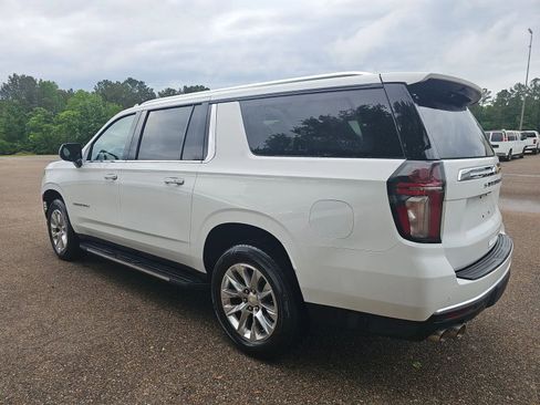 Used 2023 Chevrolet Suburban Premier RWD image 4