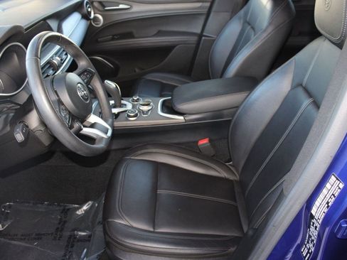 Used 2022 Alfa Romeo Stelvio Ti image 5