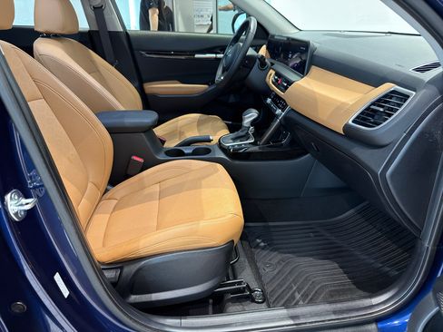 Certified 2025 Kia Seltos EX w/ EX Sunroof Package FWD image 23
