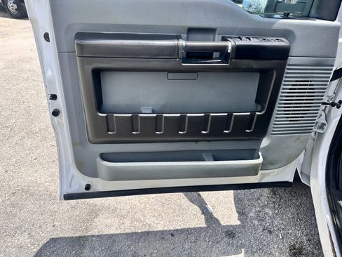 Used 2015 Ford F550 4x4 Crew Cab Super Duty image 9