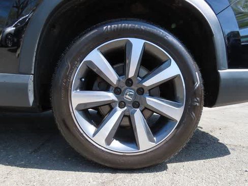 Certified 2025 Honda Pilot Elite image 10