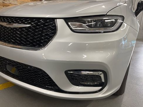 New 2026 Chrysler Pacifica Select image 9