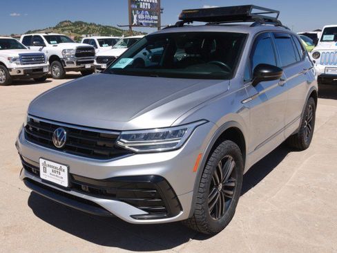 Used 2022 Volkswagen Tiguan SE R-Line AWD/4WD image 2