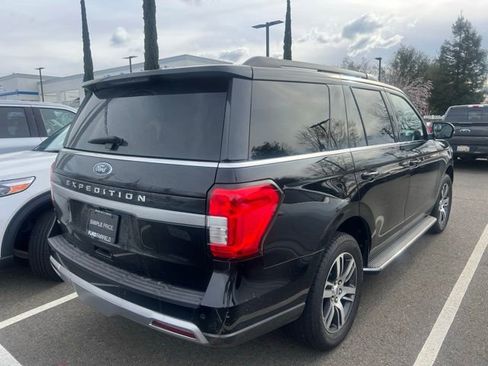Used 2022 Ford Expedition XLT image 9