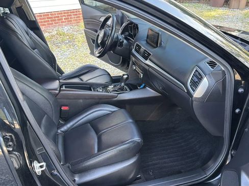 Used 2018 MAZDA MAZDA3 Touring image 37