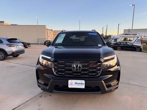 Certified 2025 Honda Passport TrailSport image 3