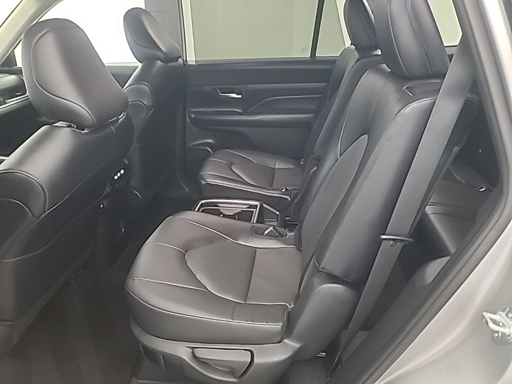 Used 2025 Toyota Grand Highlander AWD image 22