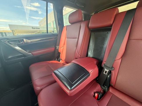 Used 2023 Lexus GX 460 Premium w/ Premium Package image 23