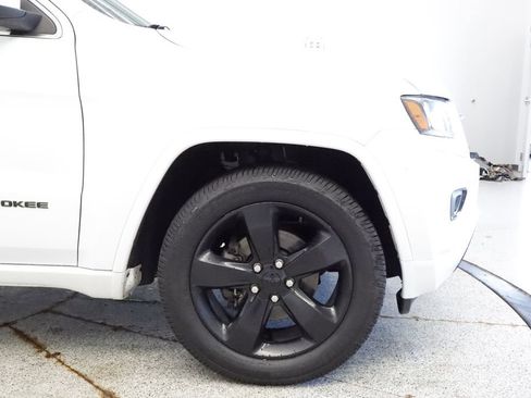 Used 2015 Jeep Grand Cherokee Altitude AWD/4WD image 12