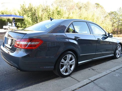 Used 2013 Mercedes-Benz E 350 4MATIC Sedan image 3