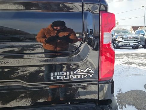 Used 2022 Chevrolet Silverado 1500 High Country image 9