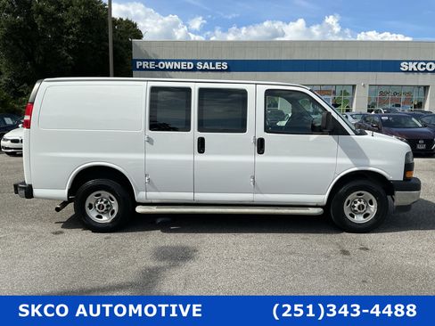 Used 2022 GMC Savana 2500 w/ Driver Convenience Package RWD image 8