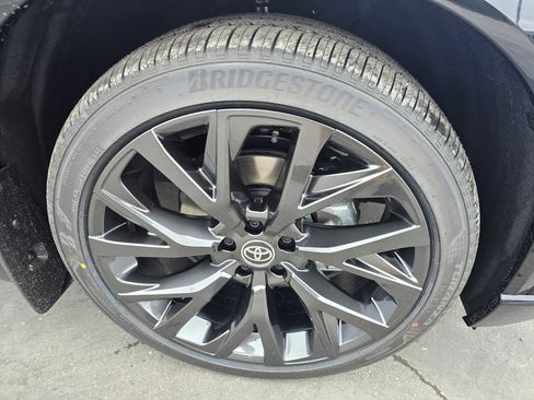 New 2025 Toyota Crown Signia image 9