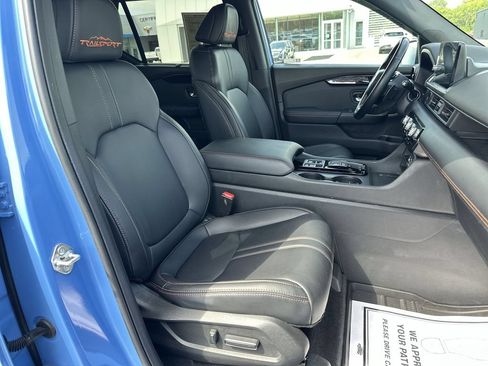 Used 2025 Honda Pilot TrailSport image 31