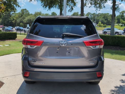 Used 2019 Toyota Highlander XLE FWD image 9