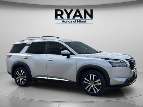 Used 2024 Nissan Pathfinder Platinum w/ Cargo Package AWD/4WD image 11