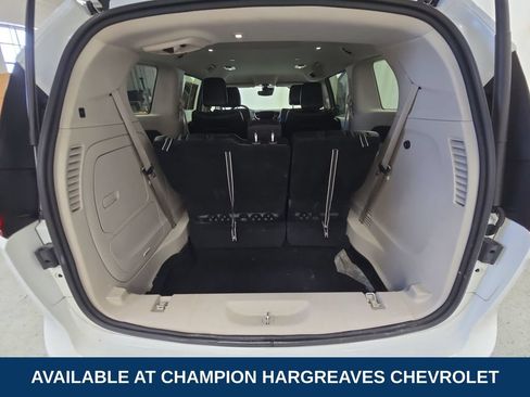 Used 2023 Chrysler Pacifica Touring-L FWD image 34