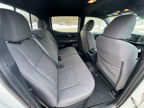 Used 2019 Toyota Tacoma TRD Sport image 13