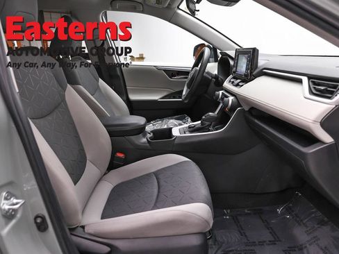 Used 2022 Toyota RAV4 XLE image 24