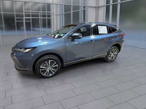 Certified 2023 Toyota Venza LE image 4