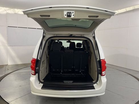 Used 2018 Dodge Grand Caravan SE FWD image 13