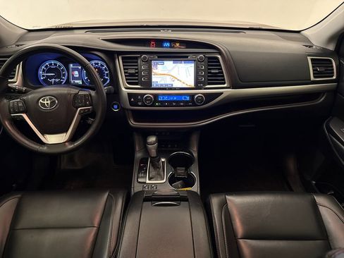 Used 2019 Toyota Highlander XLE AWD/4WD image 13