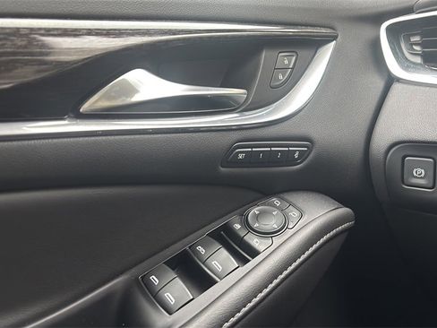 Used 2020 Buick Enclave Avenir w/ Avenir Technology Package image 18