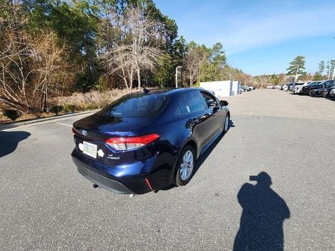 Used 2024 Toyota Corolla LE w/ LE Convenience Package image 9