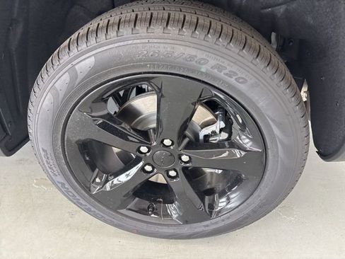 New 2025 Jeep Grand Cherokee L Limited w/ Black Appearance Package image 7