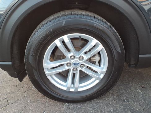 Certified 2022 Ford Explorer XLT w/ Equipment Group 202A image 10