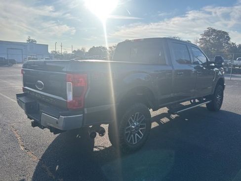 Used 2019 Ford F250 Lariat w/ Lariat Ultimate Package image 4