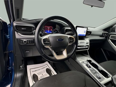 Used 2022 Ford Explorer XLT image 12