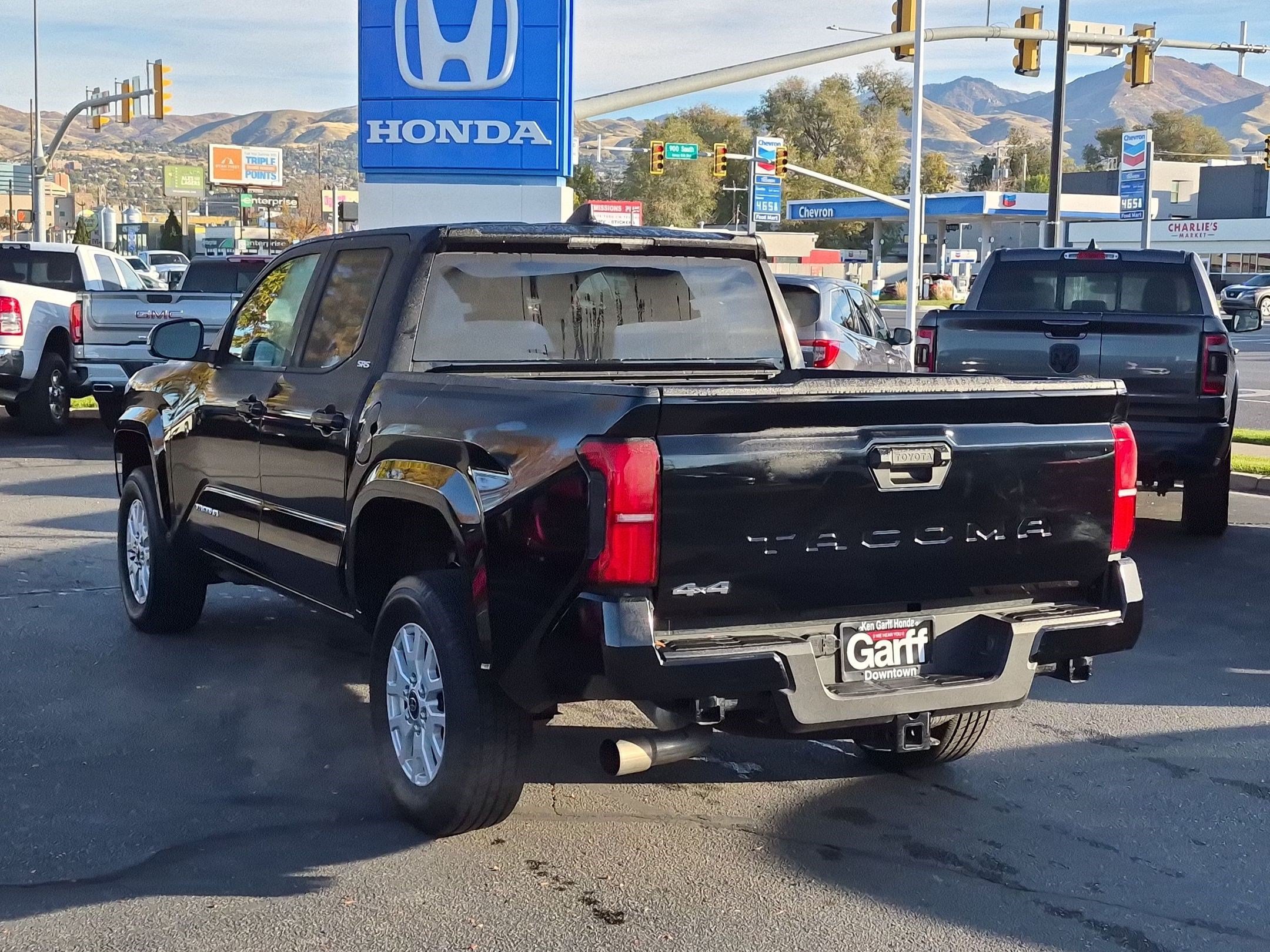 Used 2025 Toyota Tacoma SR5 AWD/4WD image 8