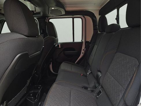 Used 2025 Jeep Gladiator Mojave w/ Convenience Group AWD/4WD image 10