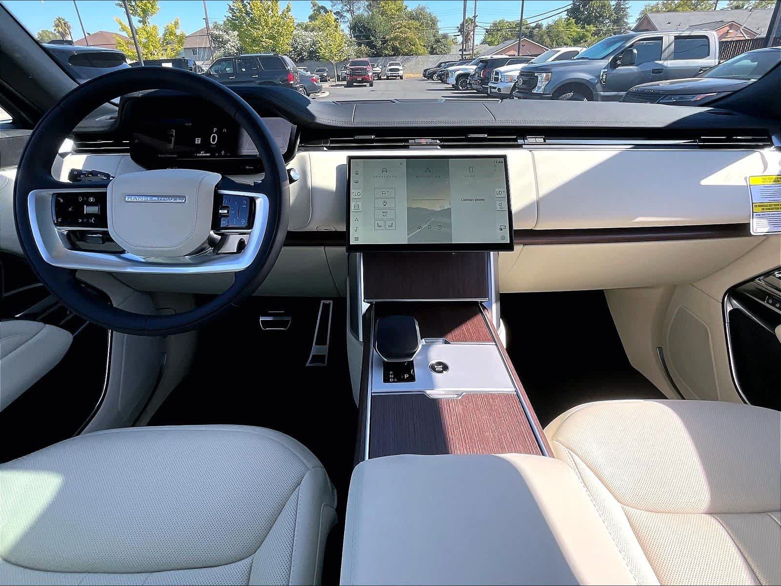 New 2026 Land Rover Range Rover Long Wheelbase SE AWD/4WD image 7