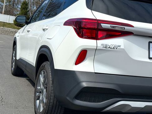 Used 2023 Kia Seltos LX image 10