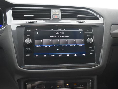 Used 2022 Volkswagen Tiguan SE image 13