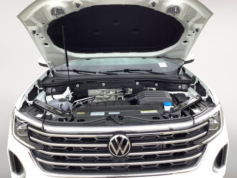 New 2025 Volkswagen Atlas SE FWD image 12