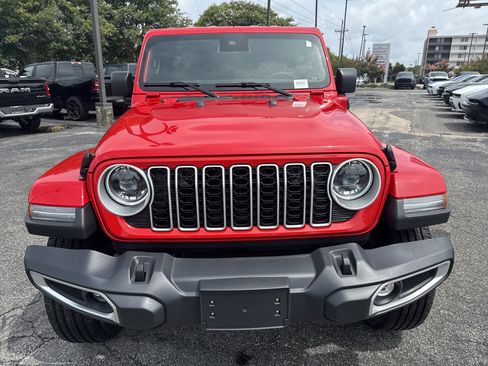 Used 2025 Jeep Wrangler Unlimited Sahara AWD/4WD image 4