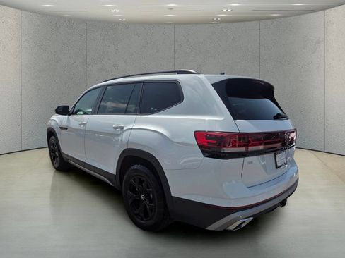 Used 2024 Volkswagen Atlas Peak Edition SE AWD/4WD image 3