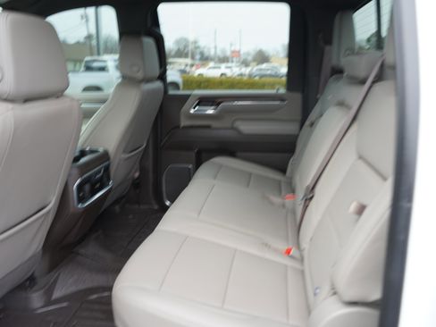 Used 2024 GMC Sierra 2500 SLT w/ SLT Convenience Package image 20